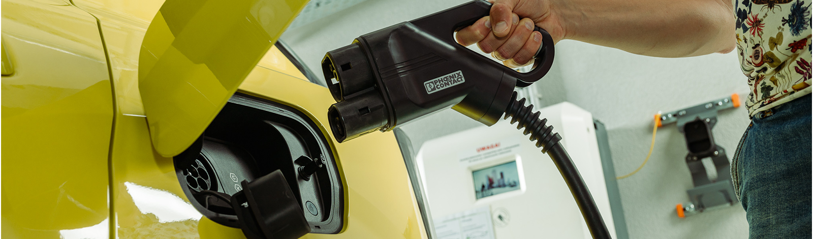 Auto elektryczne podczas ładowania