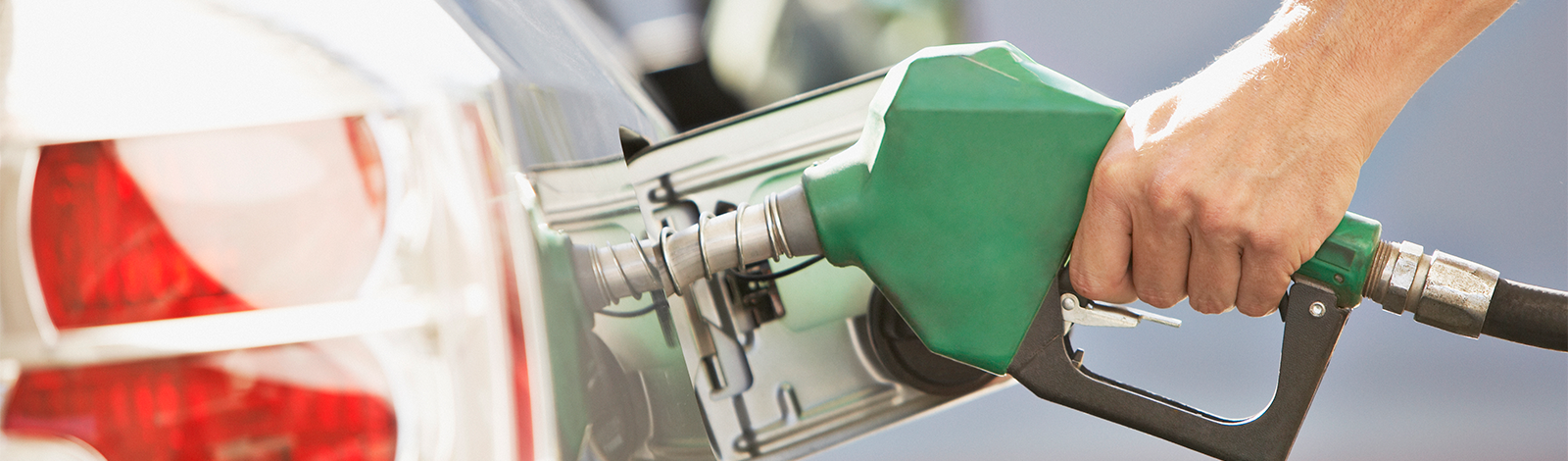 Tankowanie samochodu z kartą paliwową